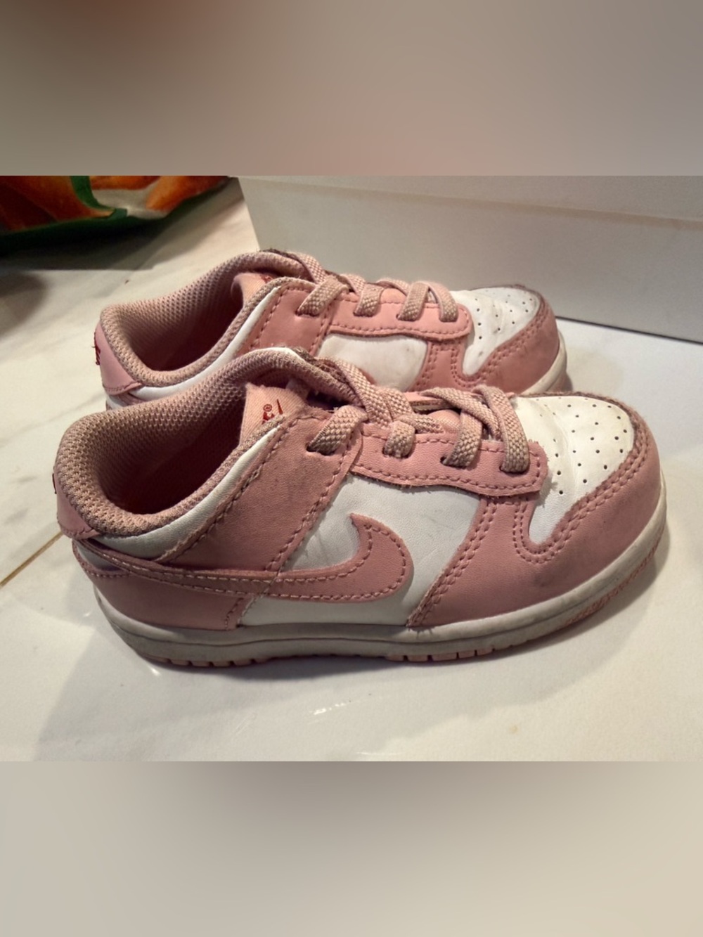 Nike Kids Low-Top Sneakers in Pink and White